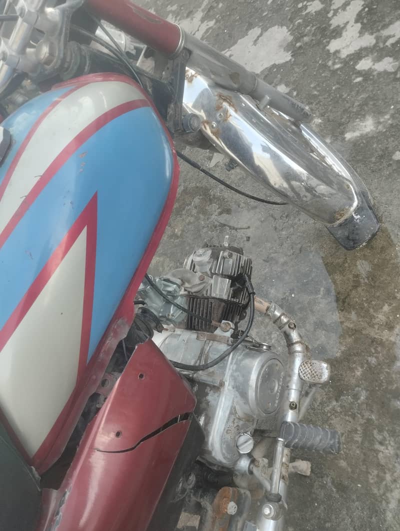 CD 70 2009 model 6