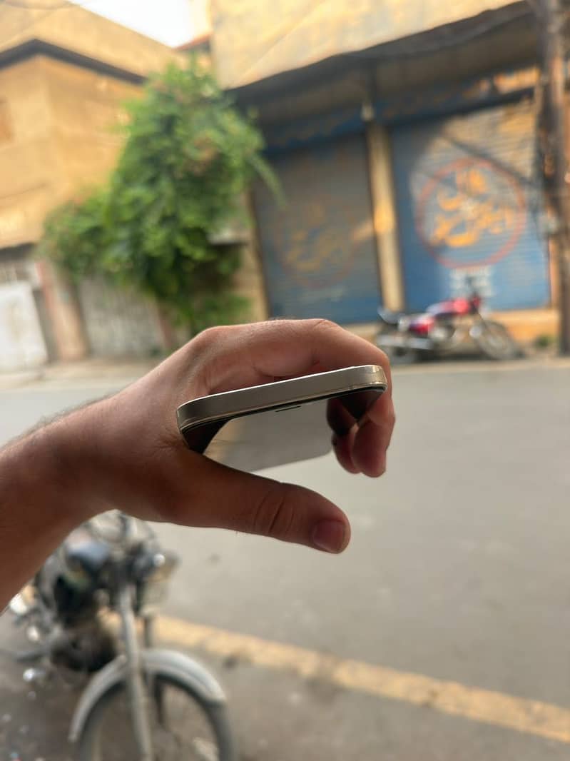 Apple iPhone 12 Pro 4