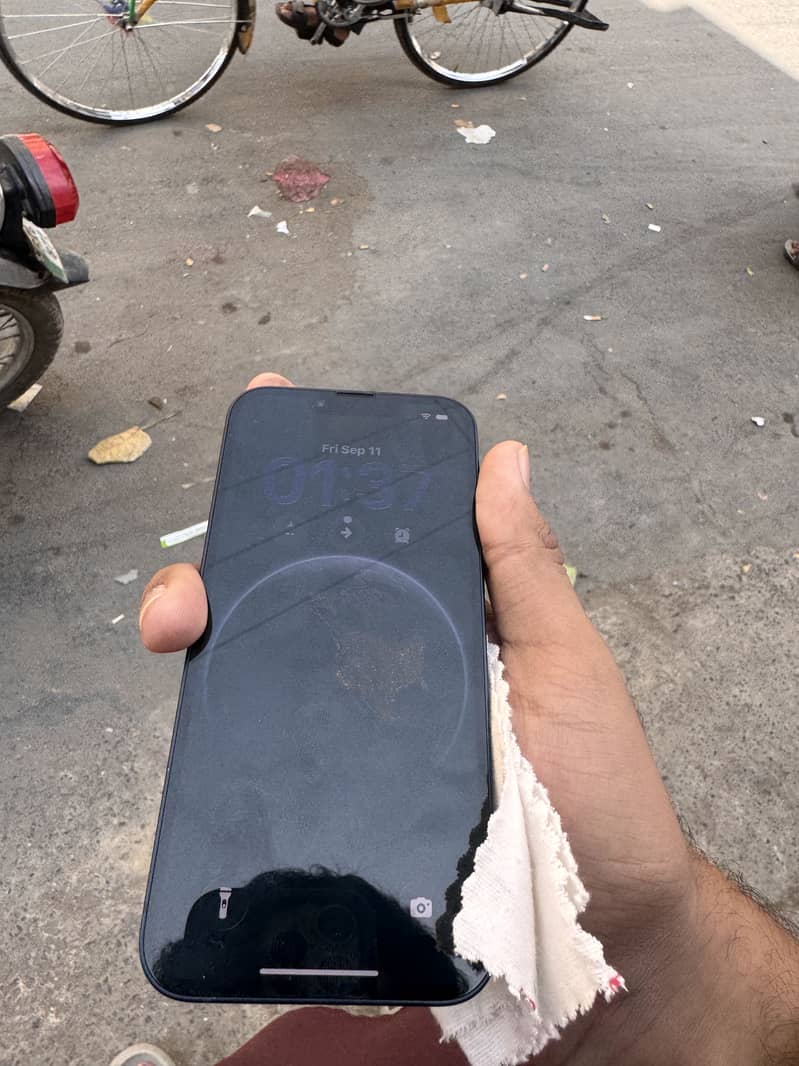 Apple iPhone 13 2