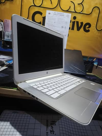 HP Chromebook 14 (Windows 10 installed) + Wireless Keyboard & Mouse
