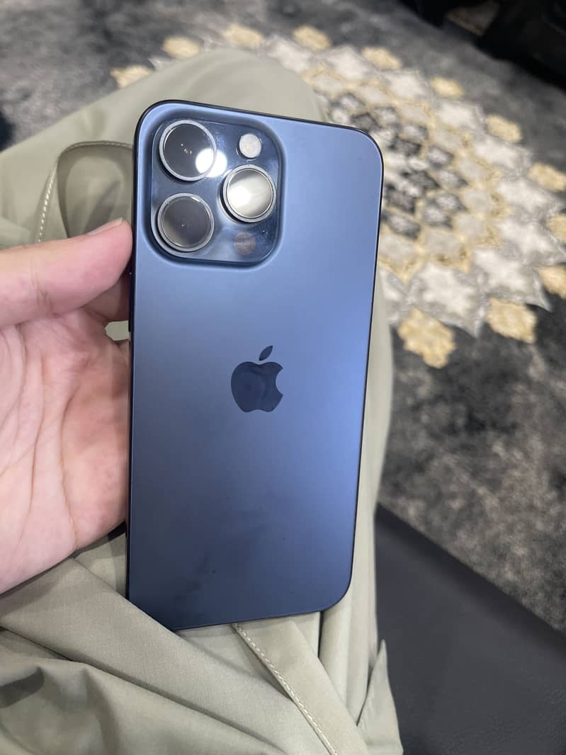 Apple iPhone 15 Pro Max 0