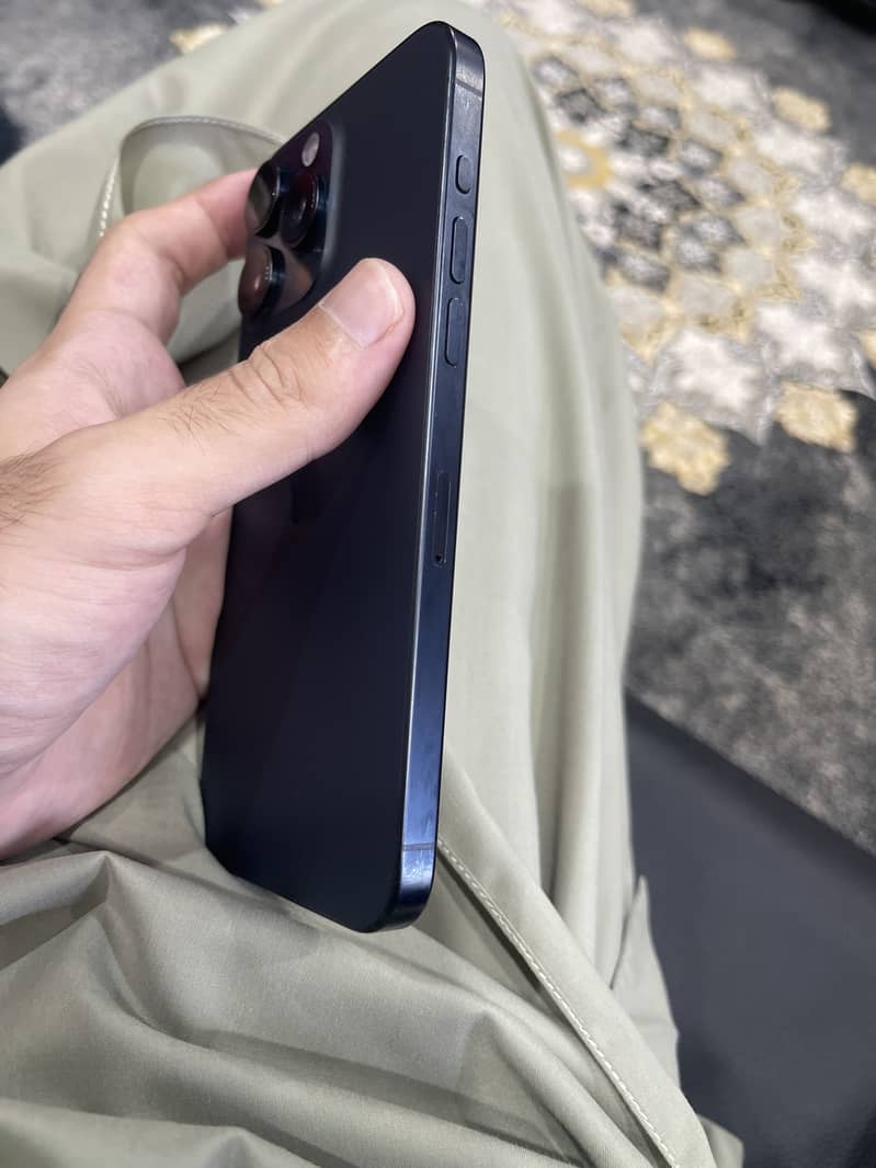 Apple iPhone 15 Pro Max 1