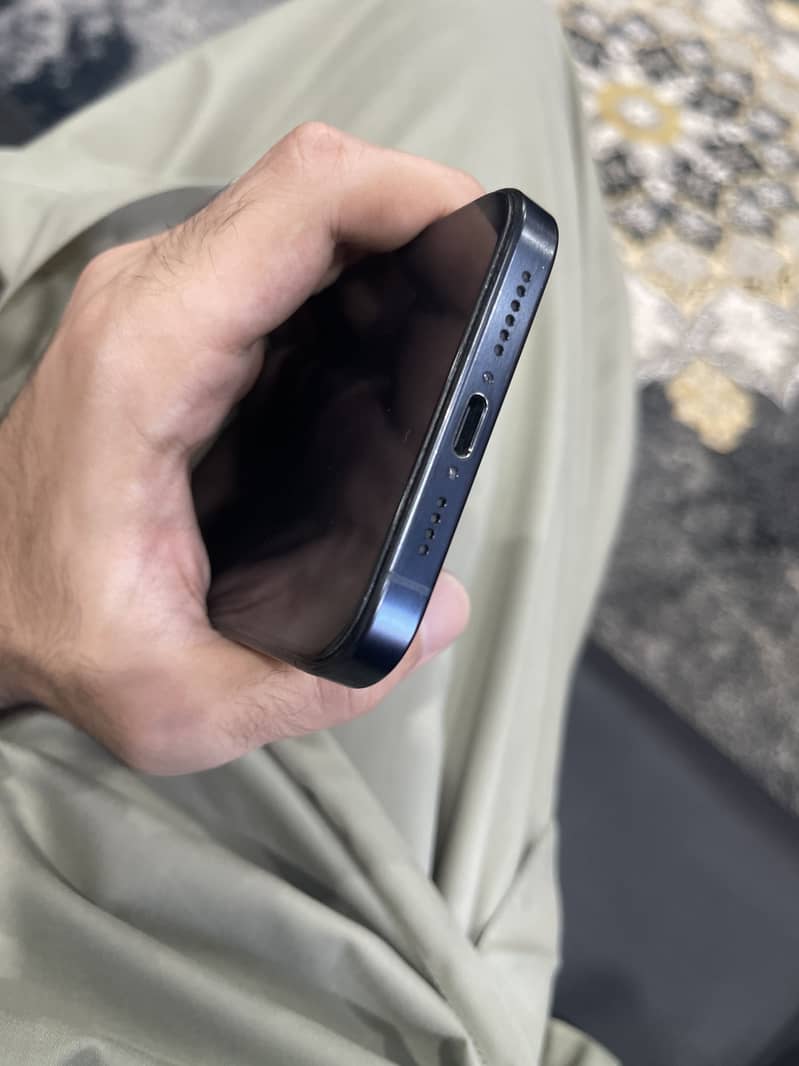 Apple iPhone 15 Pro Max 3