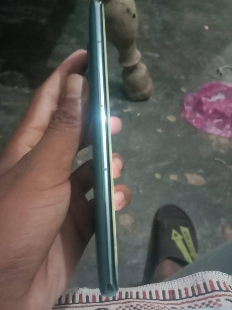 One Plus 10 Pro 4