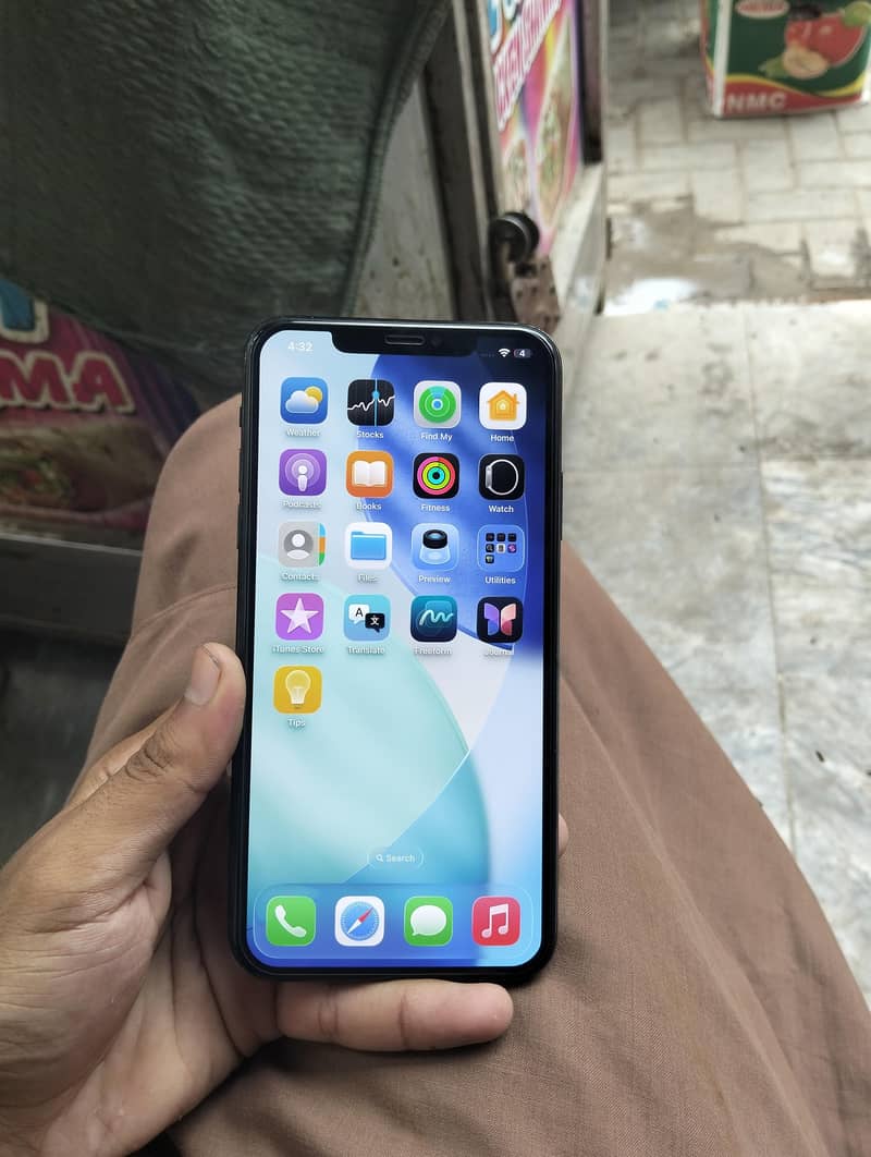 Apple iPhone 11 Pro Max 2