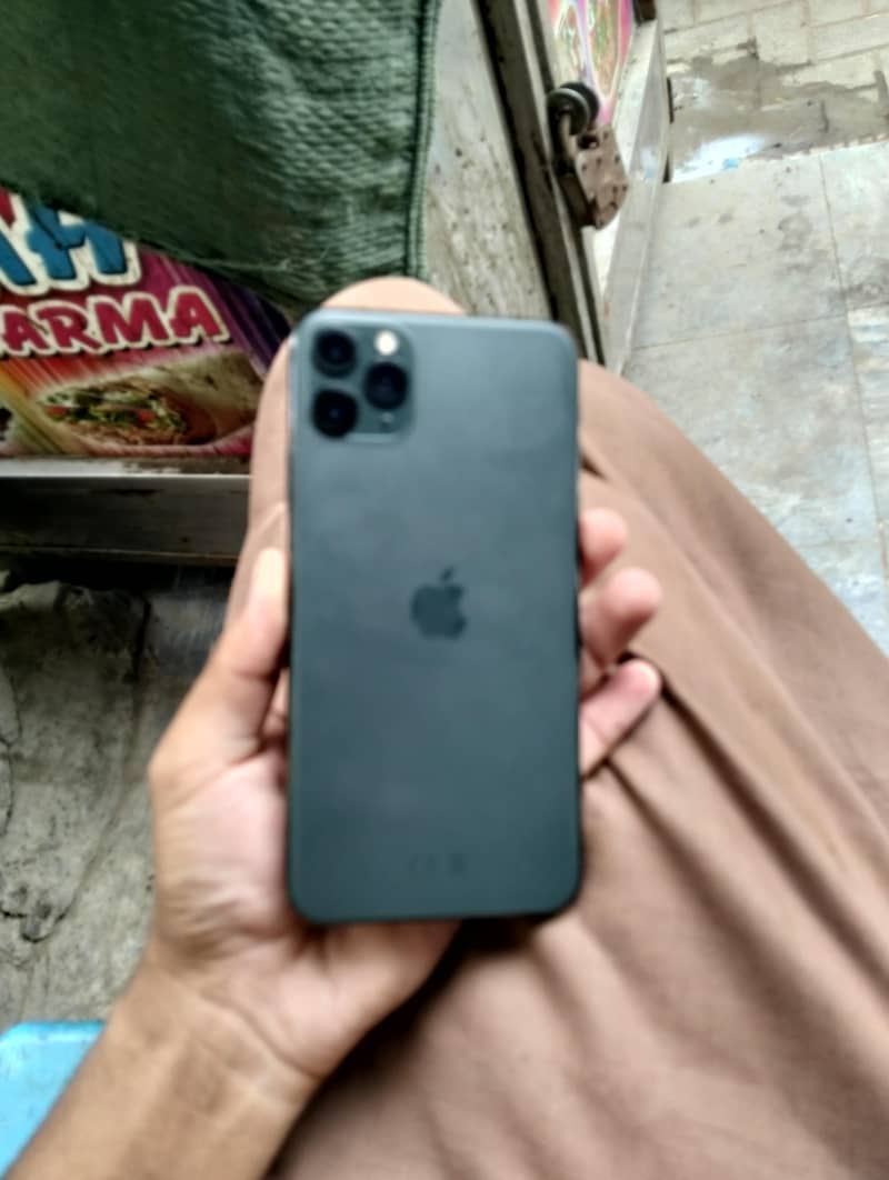 Apple iPhone 11 Pro Max 6
