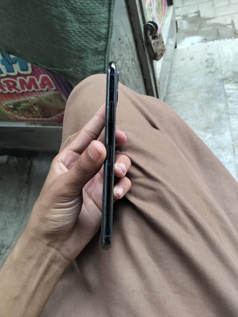 Apple iPhone 11 Pro Max 7