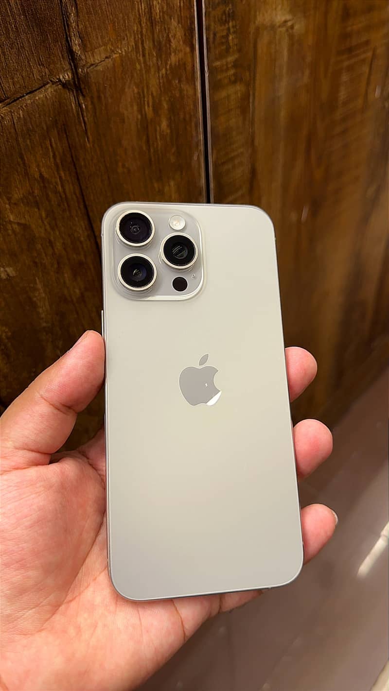 Apple iPhone 15 Pro Max 0