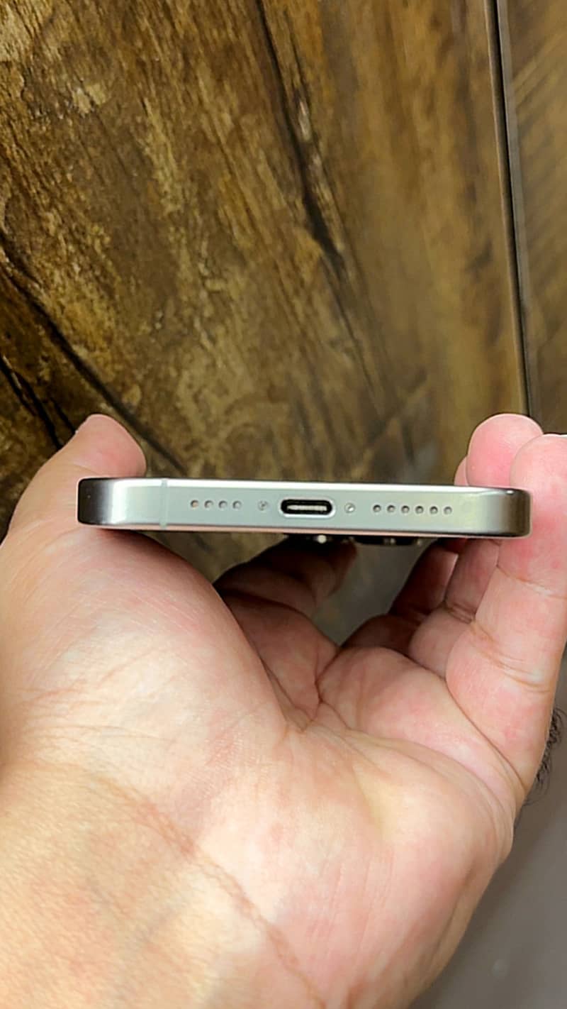 Apple iPhone 15 Pro Max 2