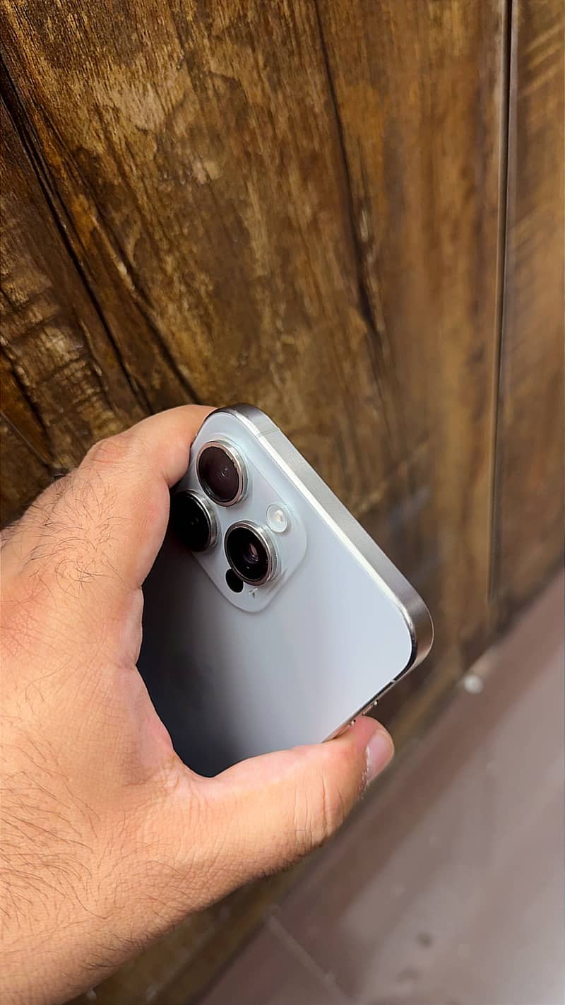 Apple iPhone 15 Pro Max 4