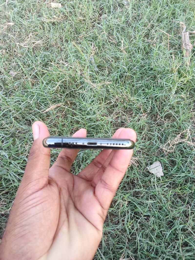 Apple iPhone XS 3