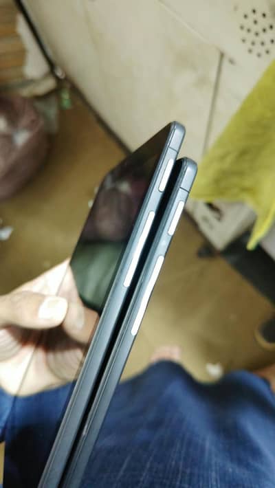 2 GB 16 GB 8inch display double camera