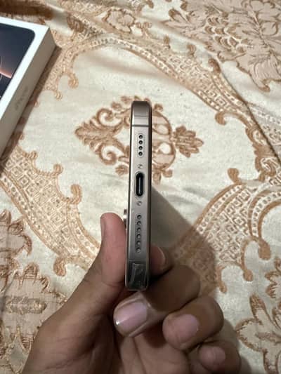 Apple iPhone 16 Pro Max