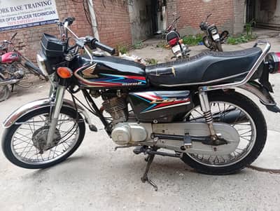Honda CG 125 2019 Lahore Registered – Good Engine – Complete Documents