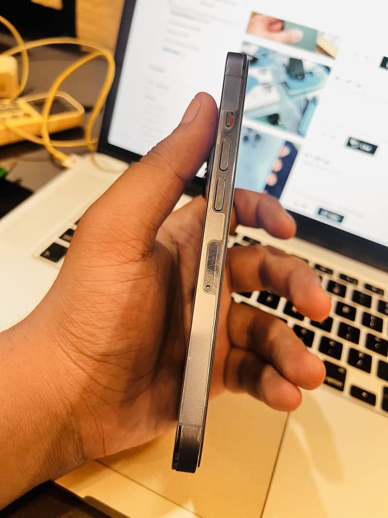 Apple iPhone 13 Pro 2
