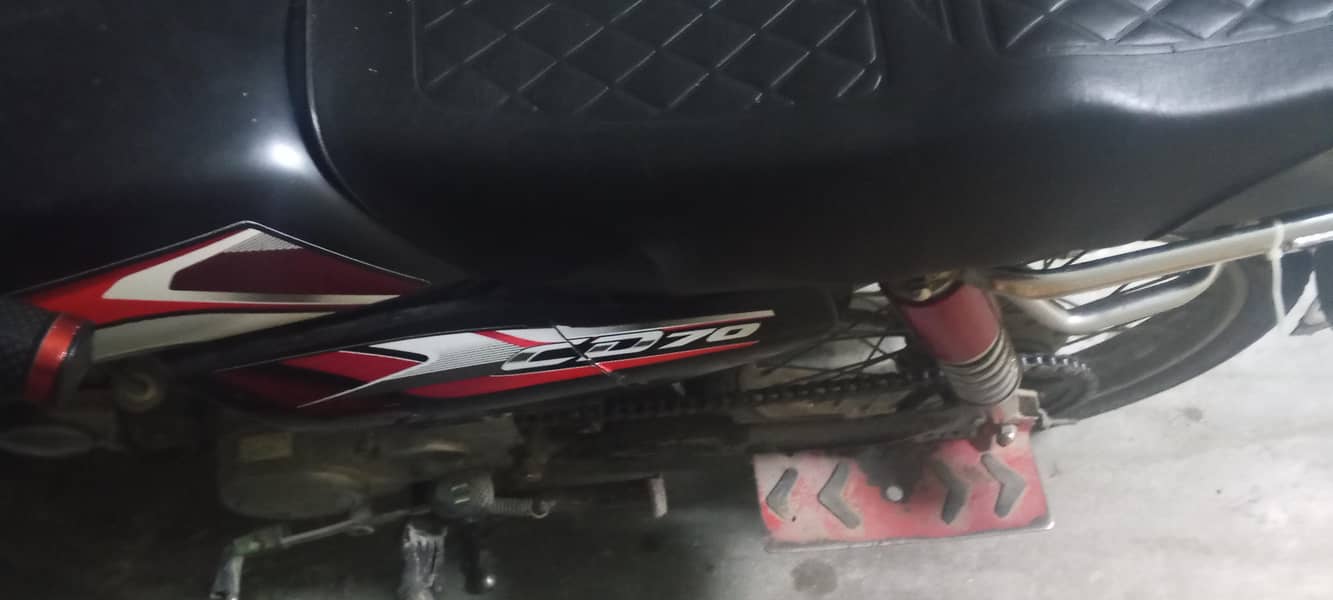 Motorcycle CD 70 1
