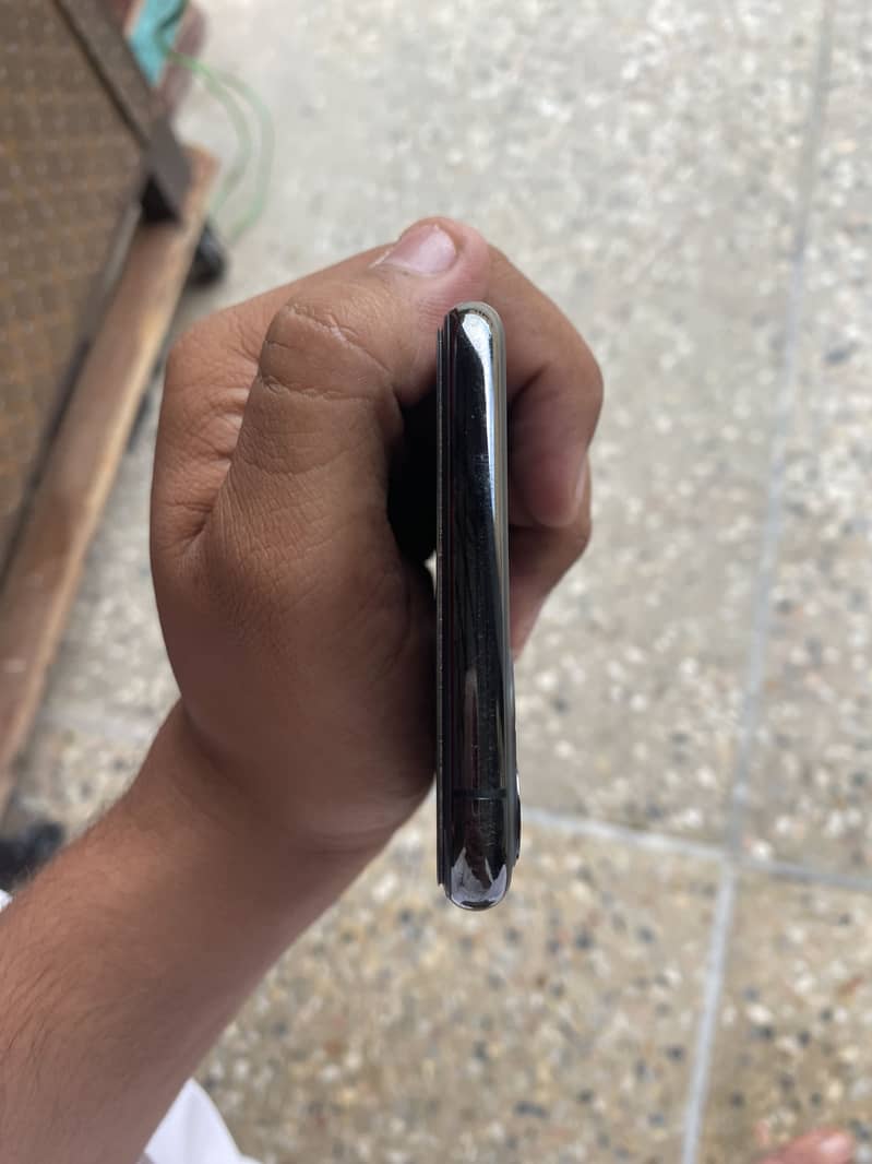 Apple iPhone 11 Pro Max 2