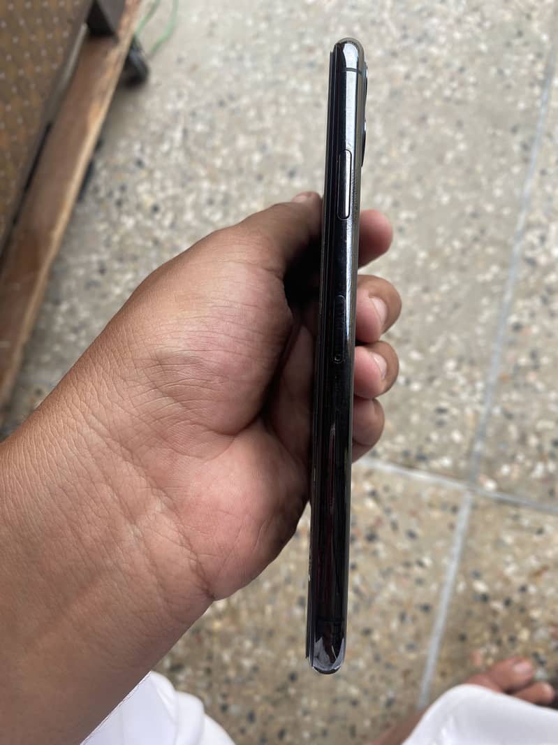Apple iPhone 11 Pro Max 5