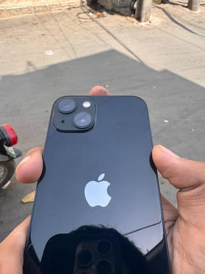 Apple iPhone 13