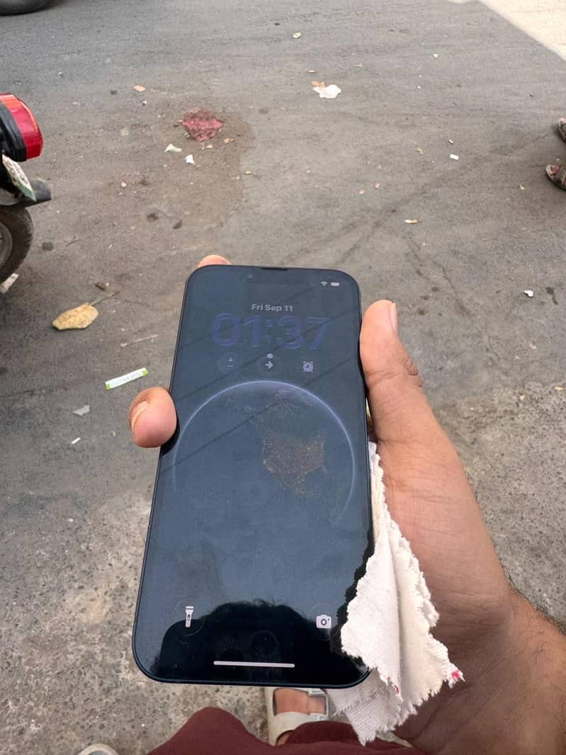 Apple iPhone 13 5