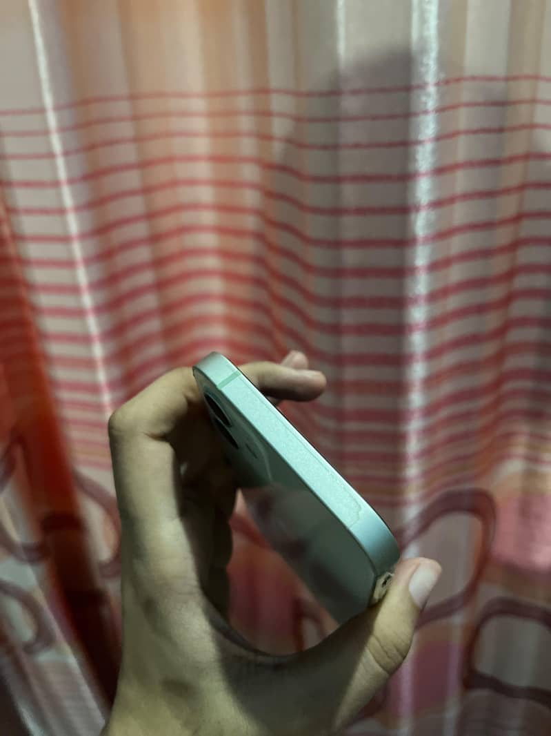 Apple iPhone 12 4