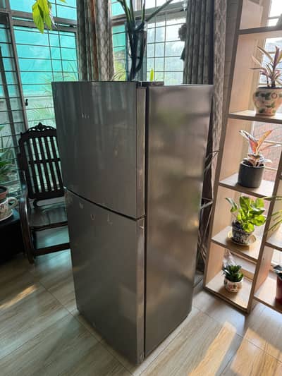 Haier Fridge HRF 246 216 litres/9 cubic feet