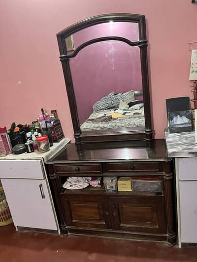 Dressing table