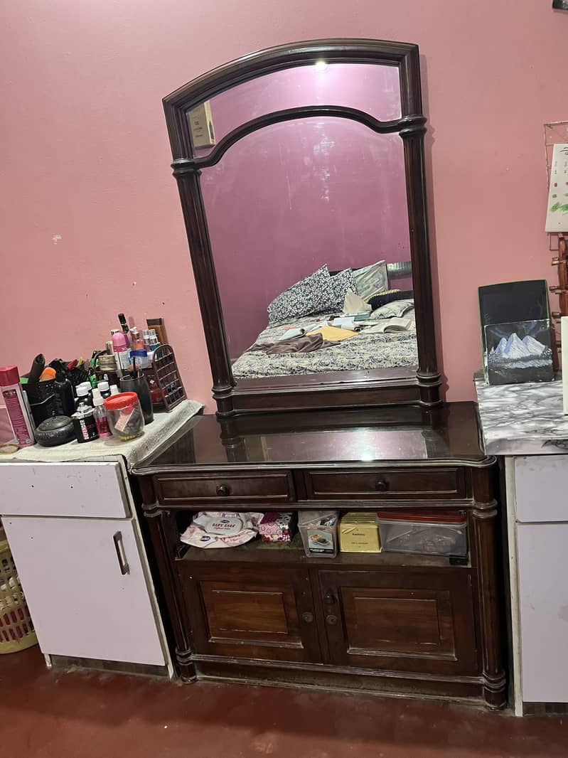 Dressing table 0