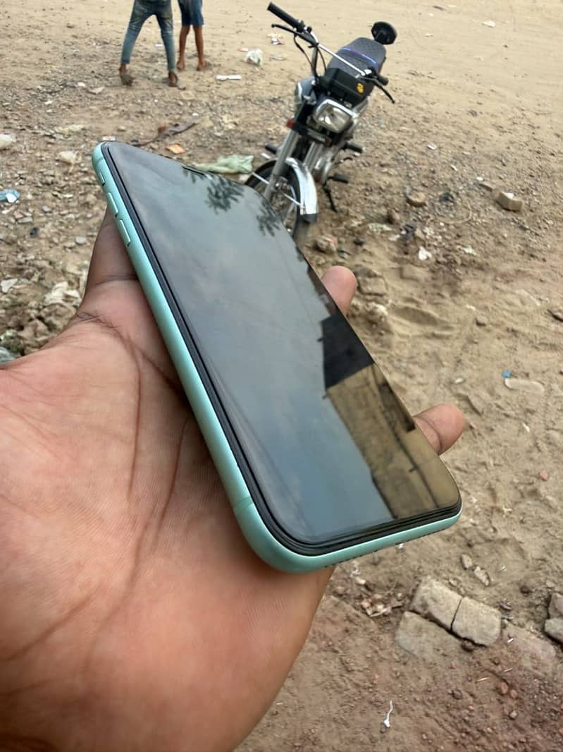 Apple iPhone 11 3