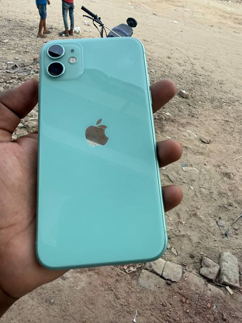 Apple iPhone 11 4