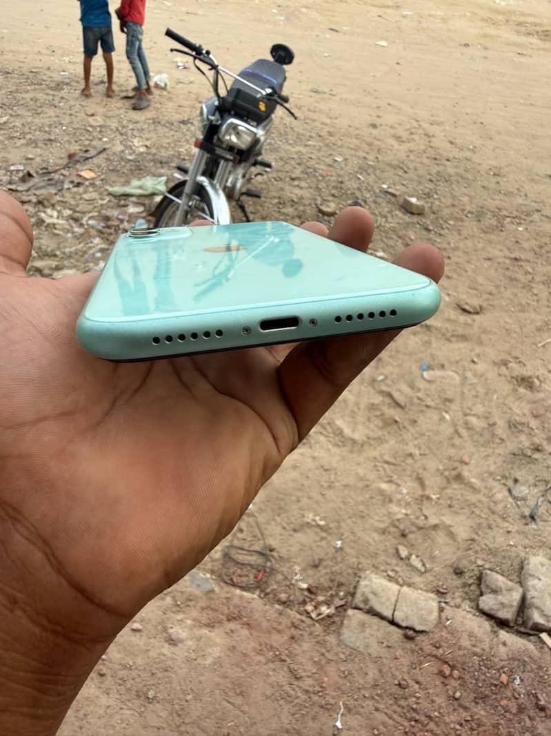 Apple iPhone 11 6
