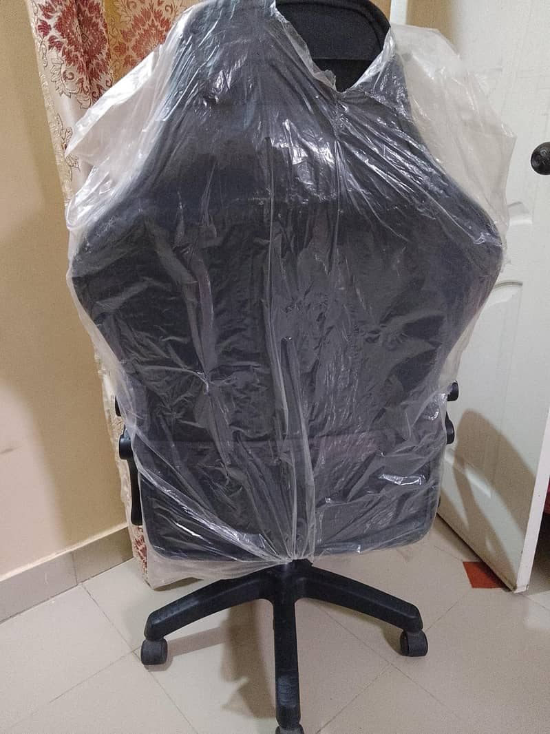 Computer and gaming chair, Revolving chair 2
