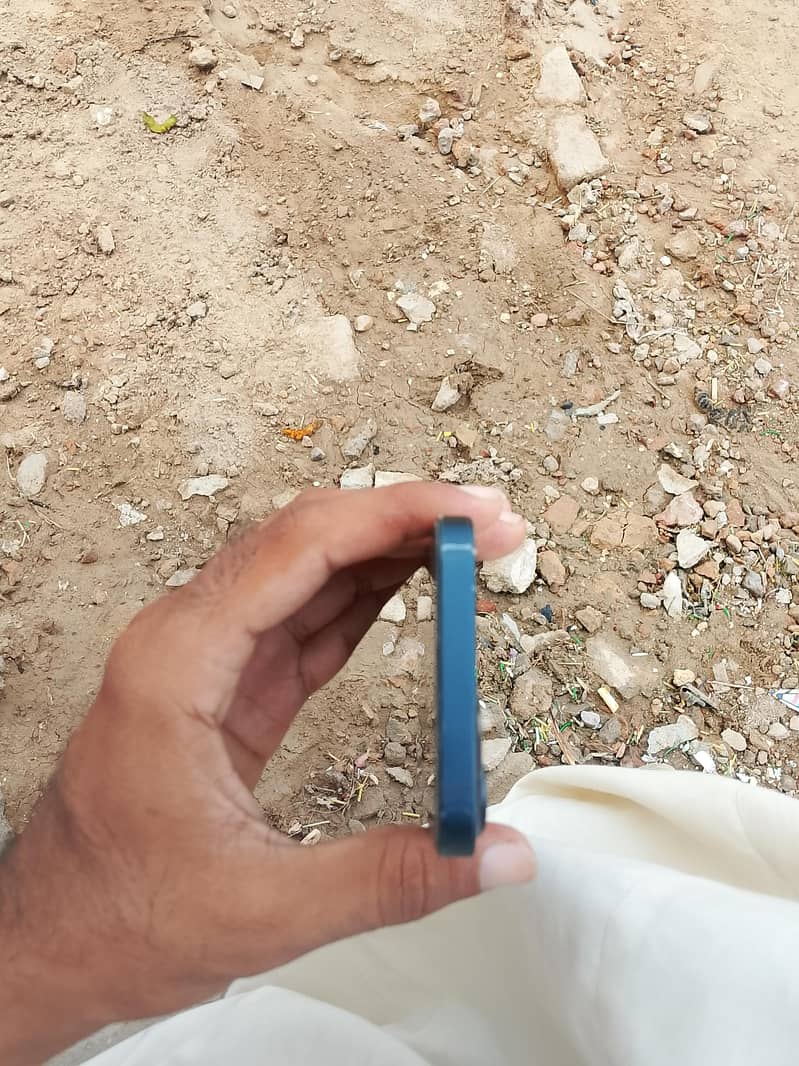 Apple iPhone 13 5