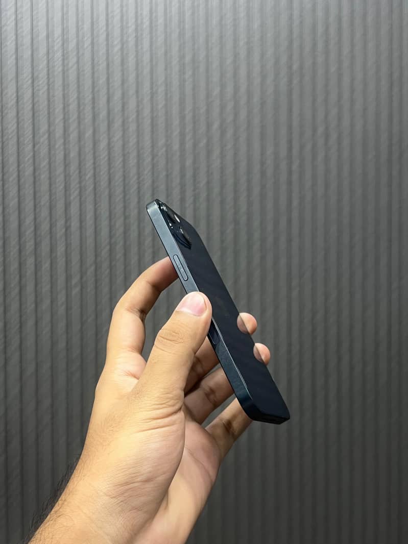 Apple iPhone 13 1
