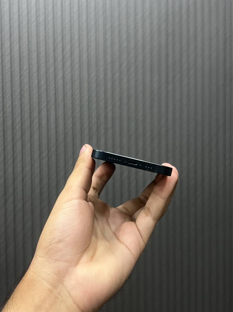 Apple iPhone 13 2