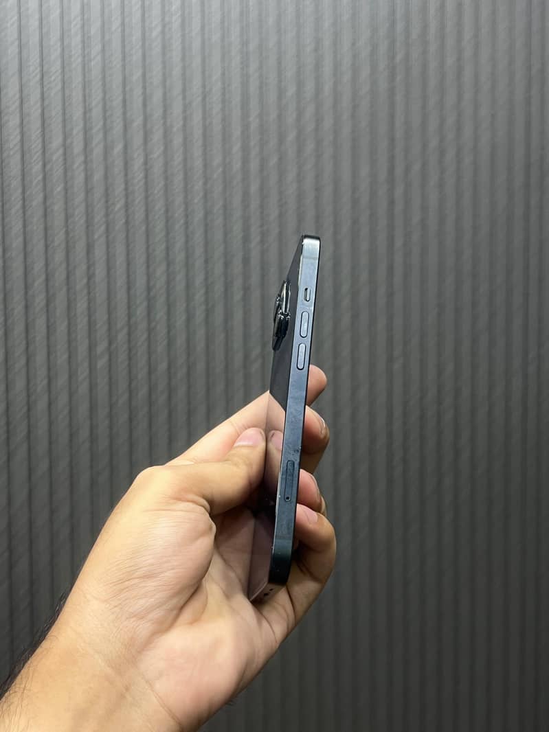 Apple iPhone 13 4