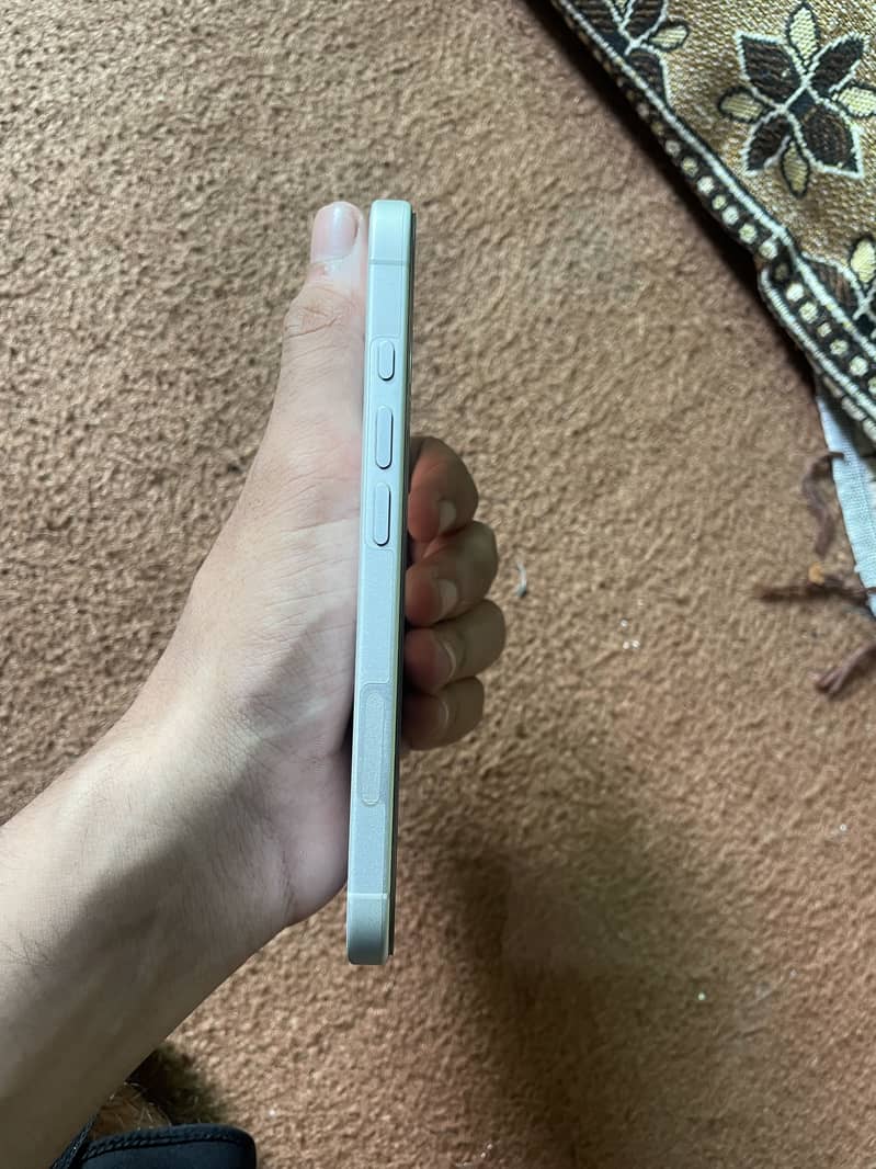 Apple iPhone 16 1