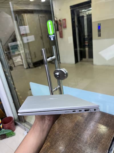 HP ELITE BOOK 830g8