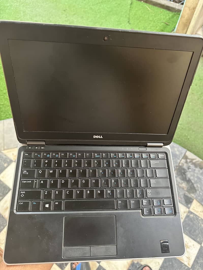 Dell Latitude E7240 2
