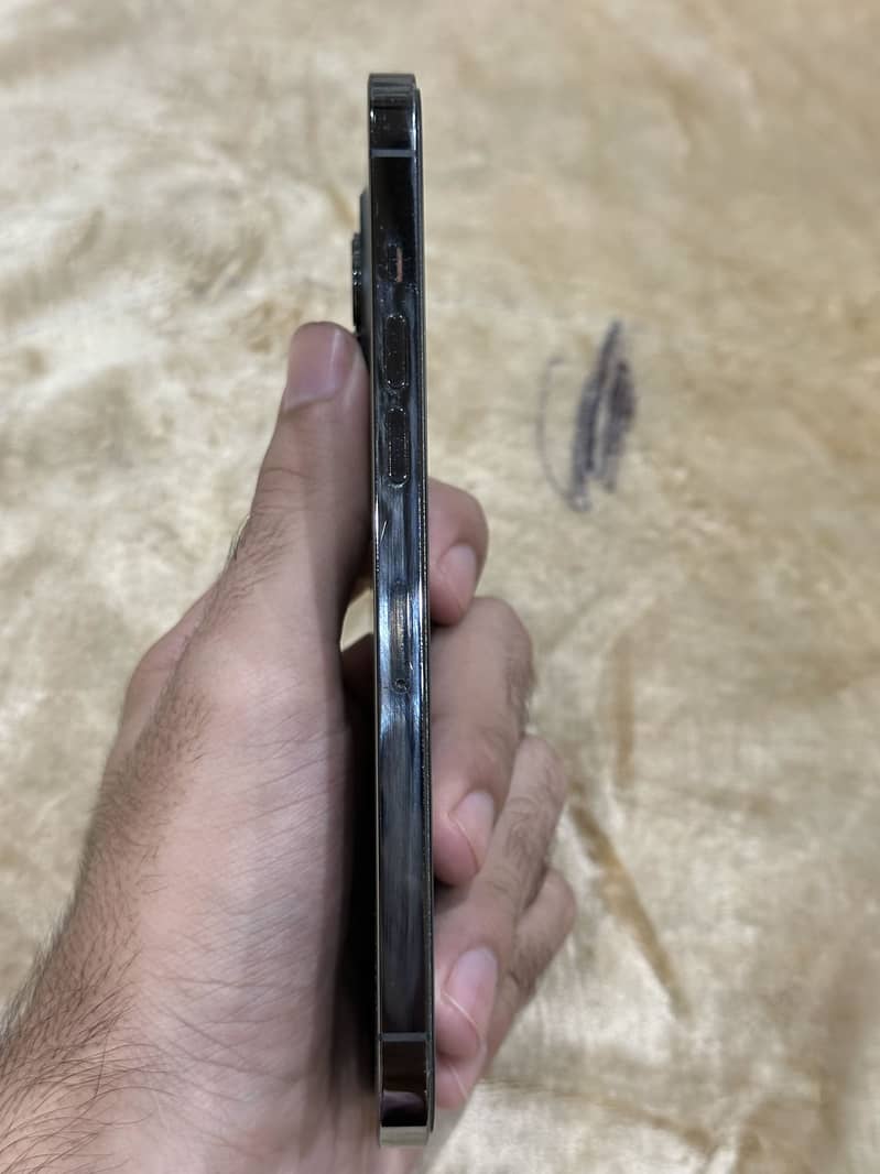 Apple iPhone 12 Pro Max 4