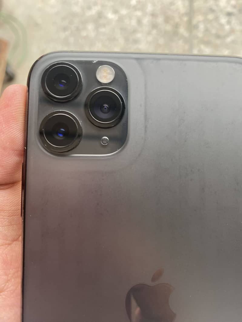 Apple iPhone 11 Pro Max 2