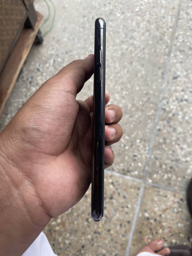Apple iPhone 11 Pro Max 4