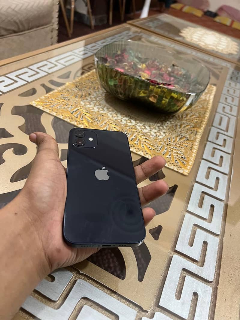 Apple iPhone 12 6