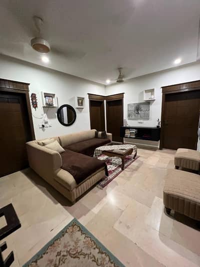 1 Seat in 2 Seater House Room Well Furnished & Luxury