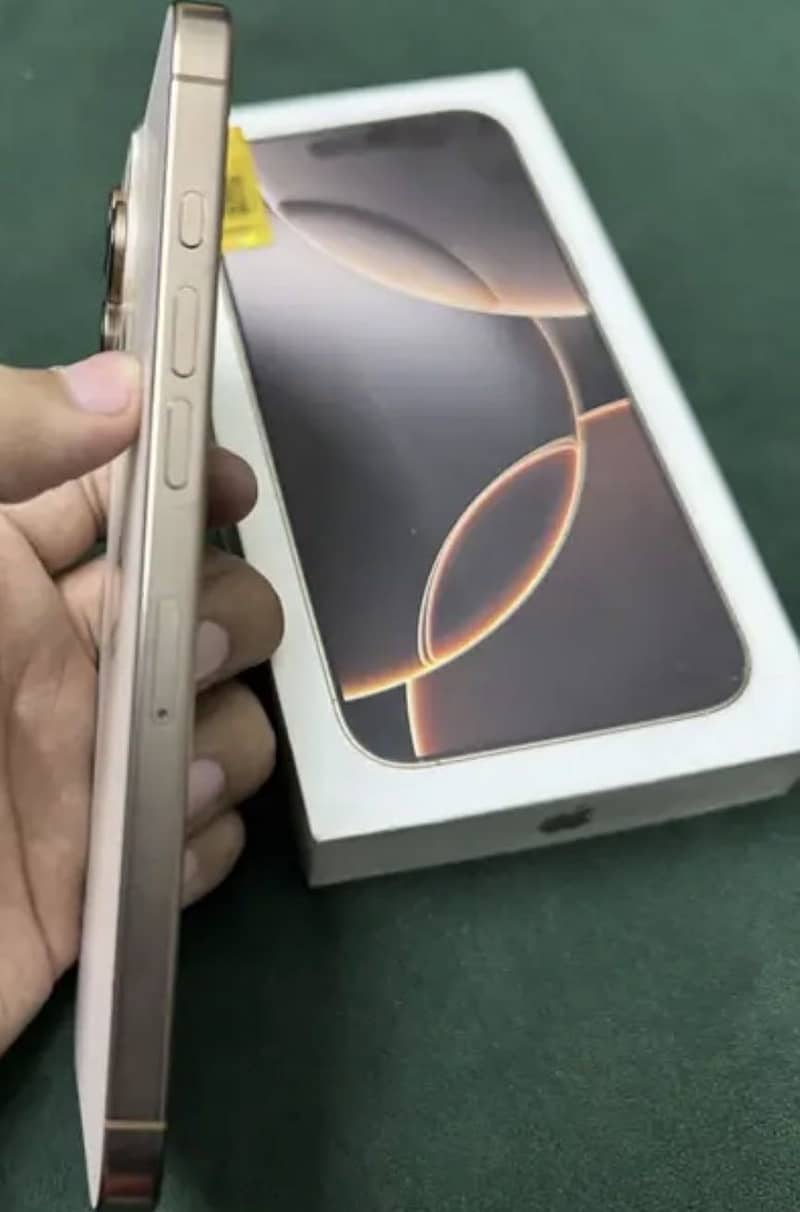 Apple iPhone 16 Pro Max 1
