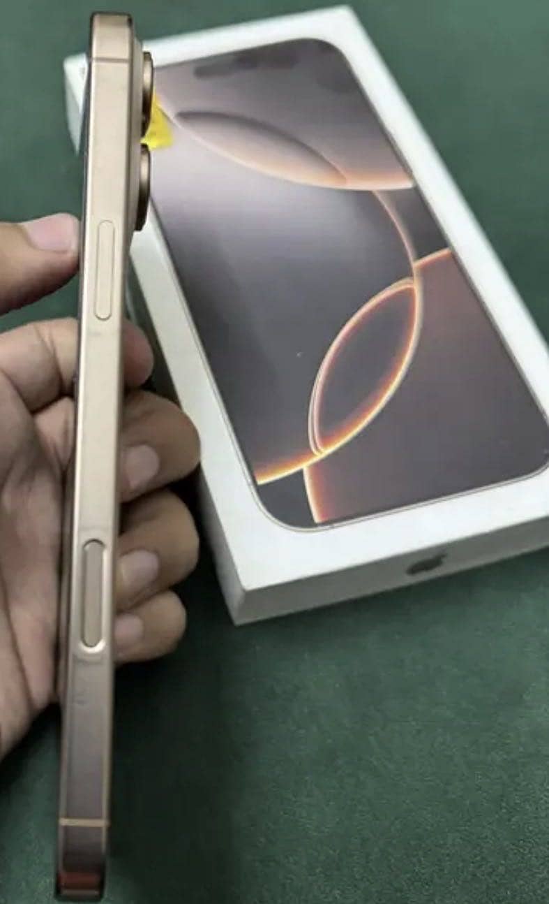 Apple iPhone 16 Pro Max 2