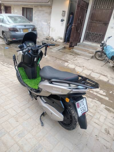 Revoo E52 For Sell