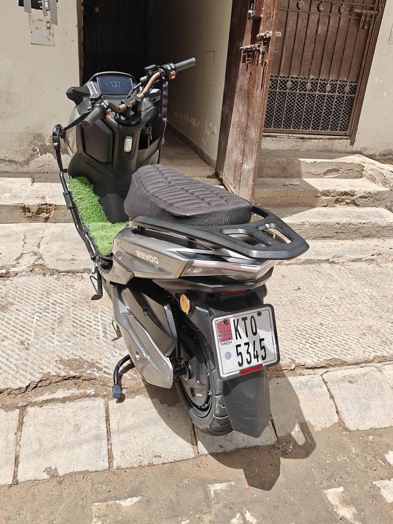 Revoo E52 For Sell 7
