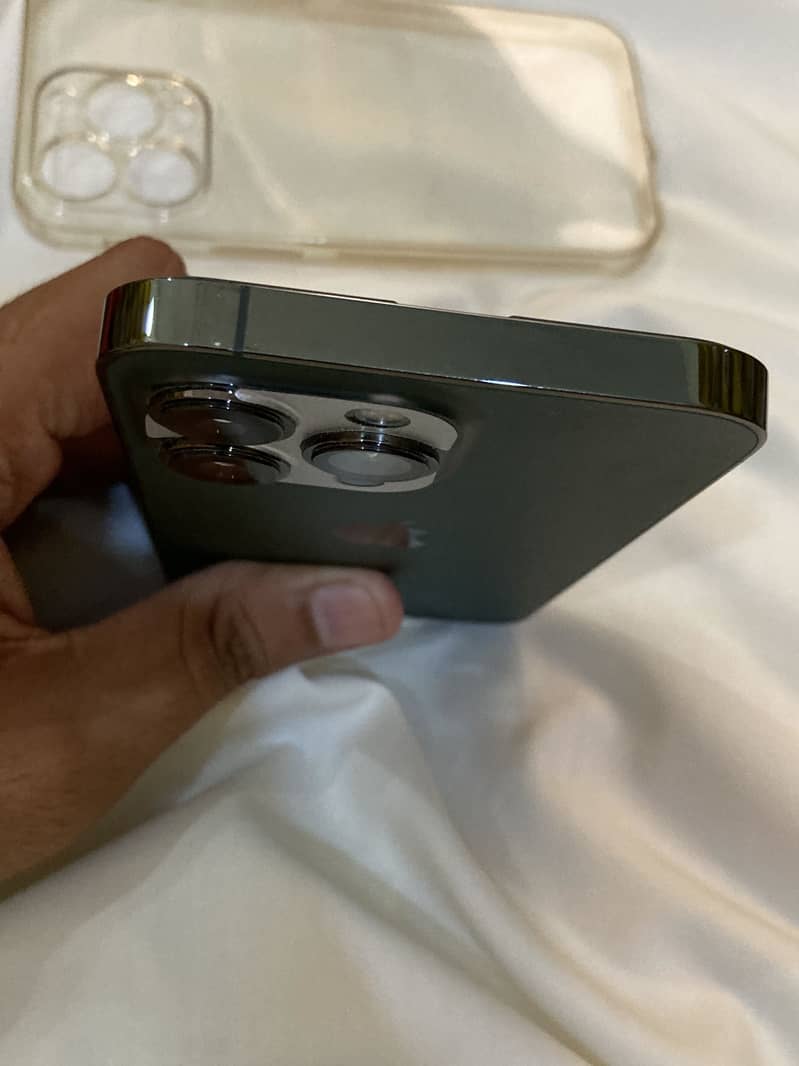 Apple iPhone 13 Pro 2