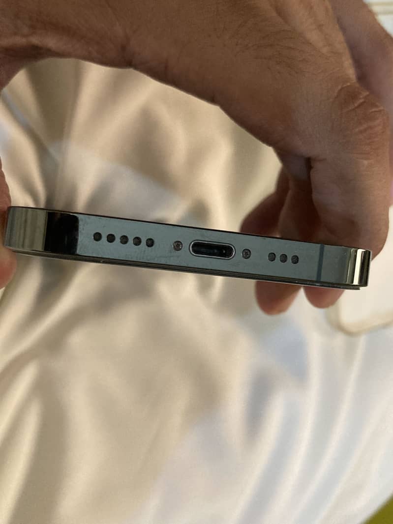 Apple iPhone 13 Pro 4